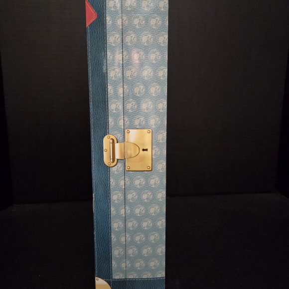 2011 Dolls of the World Argentina Barbie Pink Label #W3375 - Picture 4 of 9